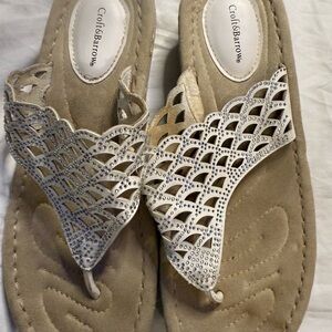 Croft & Barrow Women's Beige and White Sandals‎